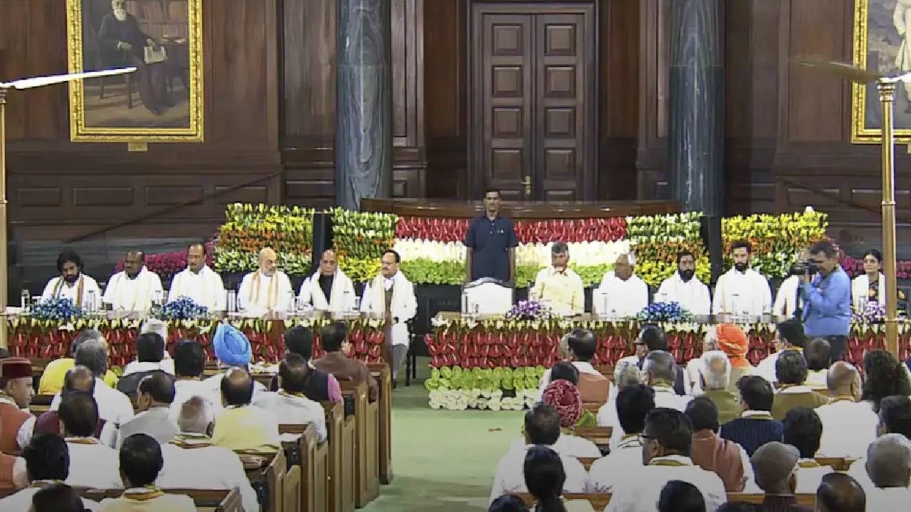 DELHI: ఎన్డీఏ ఎంపీల సమావేశం ప్రారంభం.. వేదికపై పవన్ కల్యాణ్, చంద్రబాబు