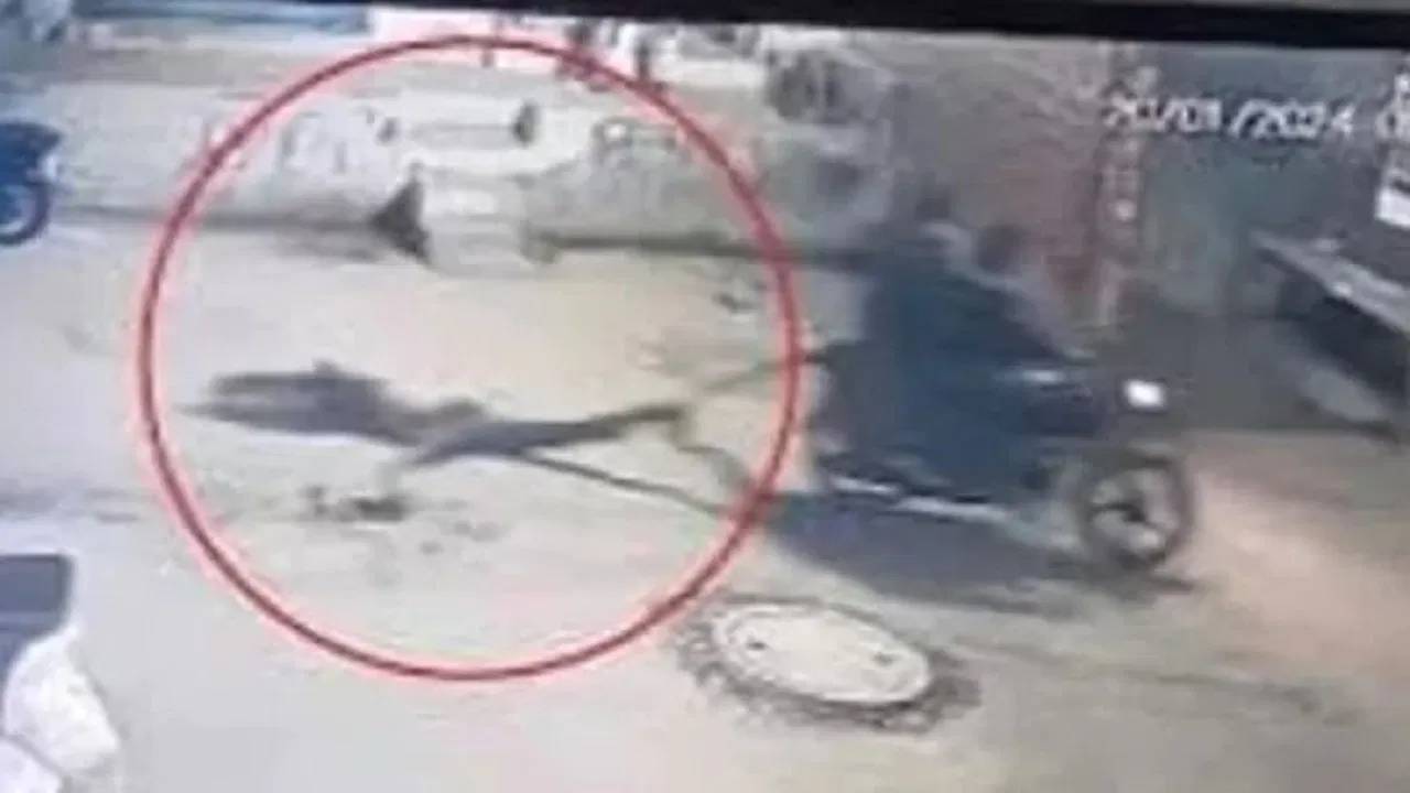 Uttarpradesh : దారుణంగా హత్య చేశారు.. మృతదేహాన్ని బైక్‌కు కట్టి రోడ్డుపై ఈడ్చుకెళ్లారు