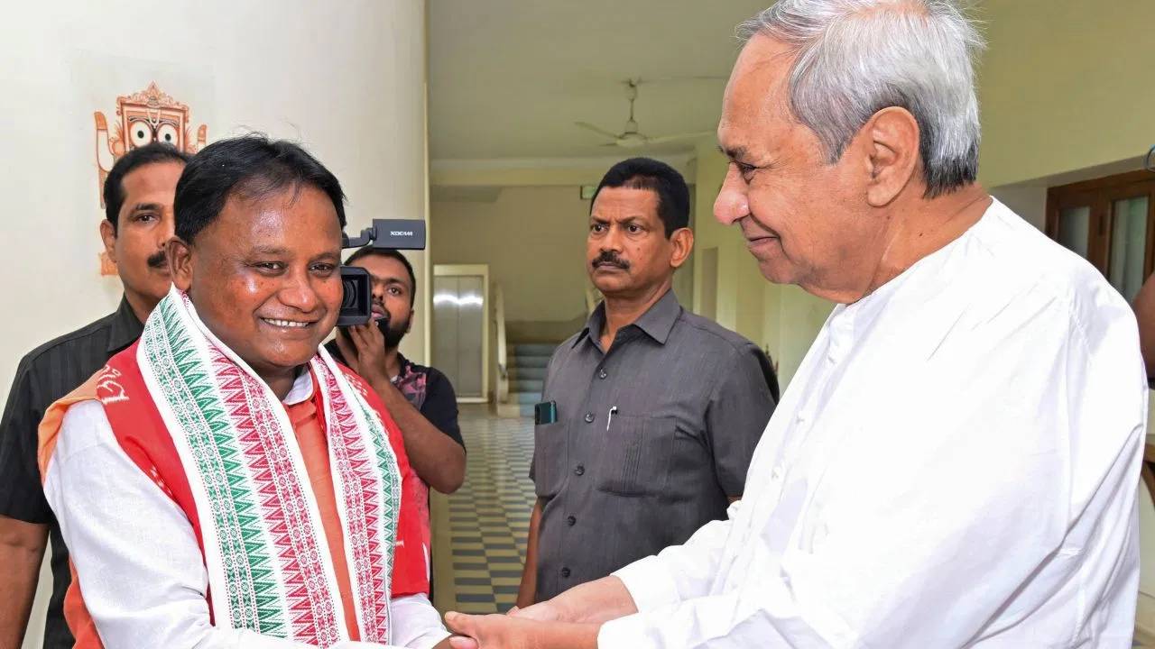 Odisha : సామాన్యుడి నుంచి అధికారుల వరకు… ఐదు రోజుల్లో లక్షమందిని కలిసిన ఒడిశా కొత్త సీఎం