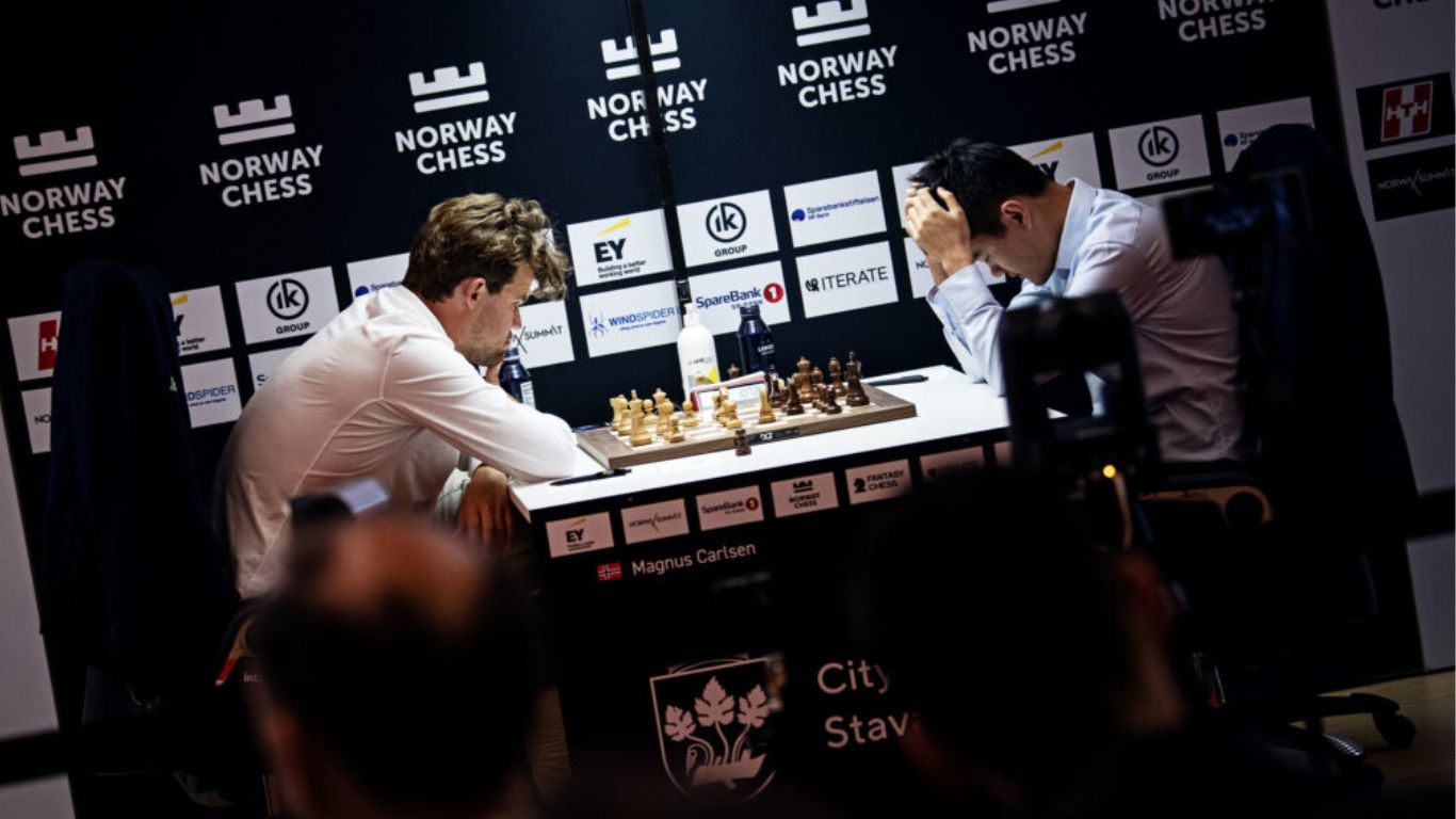 Norway Chess: నాకమురాను ఓడించిన ప్రజ్ఞనంద.. విజేతగా నిలిచిన కార్ల్‌సెన్..