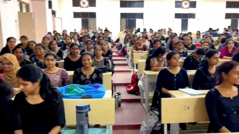 Osmania Hospital: నిన్న నల్ల దుస్తులు.. నేడు కళ్ళకు గంతలు.. ఉస్మానియాలో జూడాలు నిరసన..