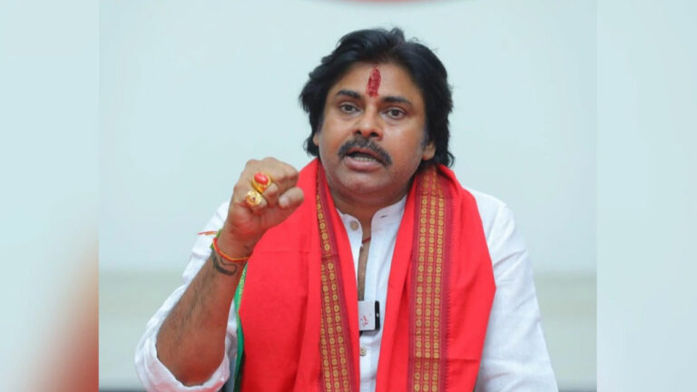 Pawan Kalyan: జీతం తీసుకోనన్న పవన్.. దణ్ణం పెట్టిన డైరెక్టర్!!