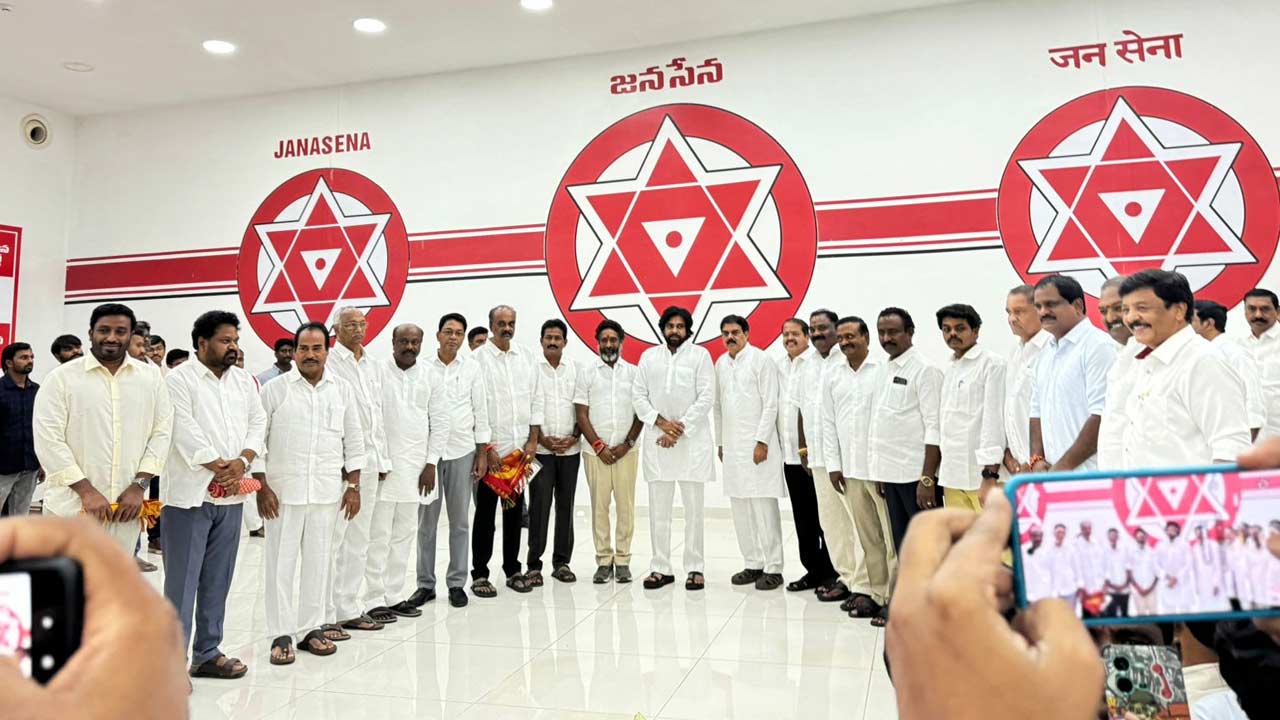 Pawan Kalyan: పవన్‌ కల్యాణ్‌ను కలిసిన 20 మంది జనసేన ఎమ్మెల్యేలు..