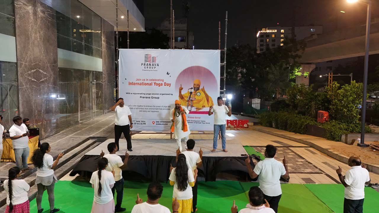 Pranava Group:  ప్రణవ గ్రూప్‌ ఆధ్వర్యంలో అంతర్జాతీయ యోగా దినోత్సవం..