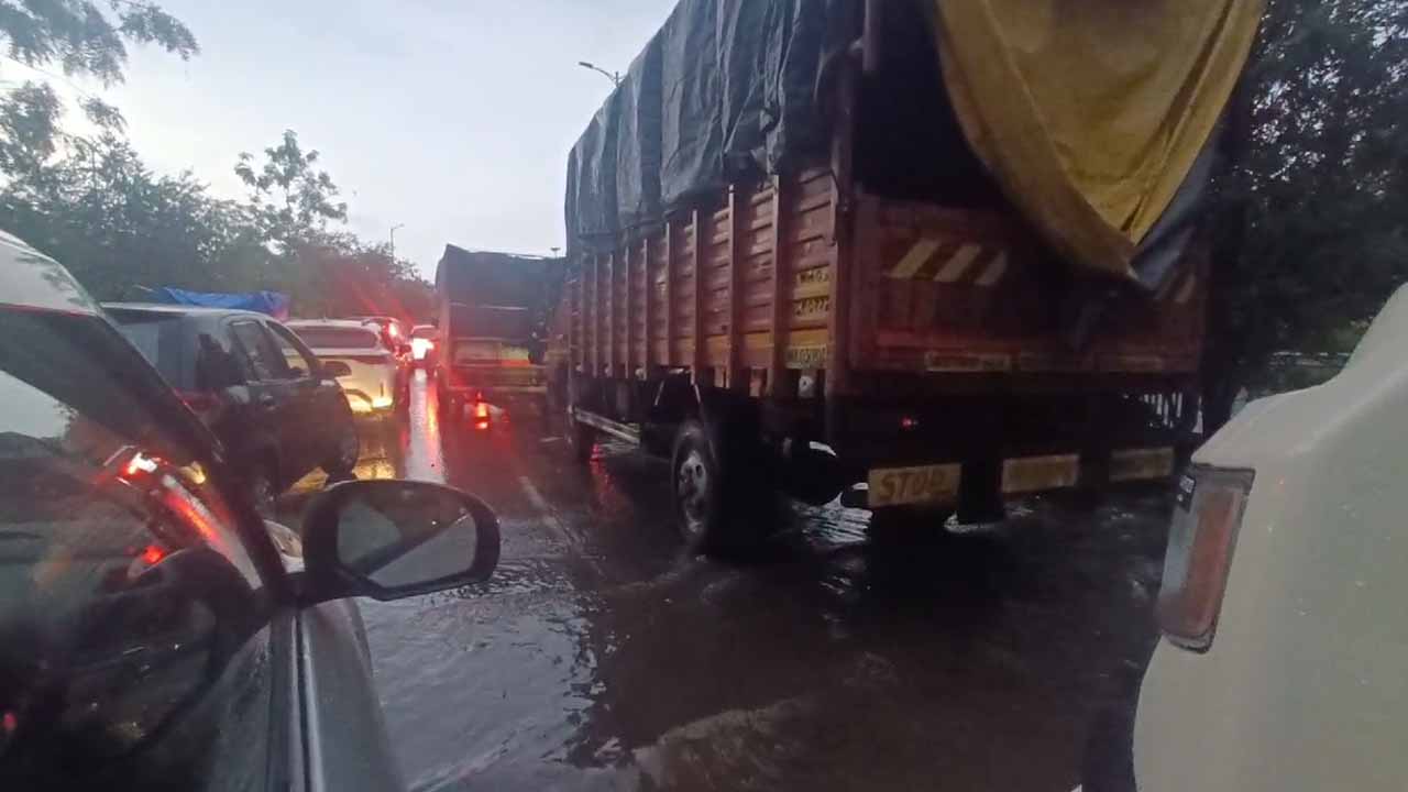 Hyderabad People: వర్షం వస్తే భయపడాల్సి వస్తుందని.. ఎవరూ పట్టించుకోవడం లేదు..