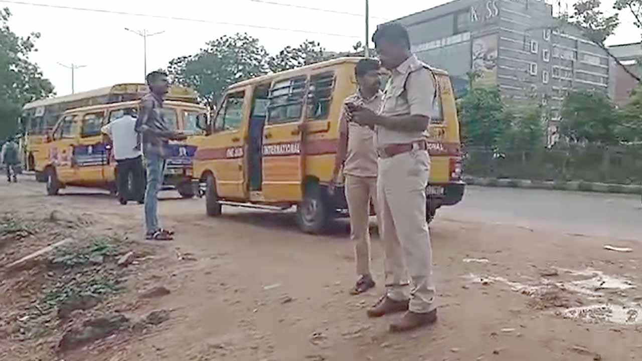 Rangareddy: రవాణా శాఖ స్పెషల్ డ్రైవ్ .. రంగారెడ్డిలో 46 బస్సులపై కేసు నమోదు