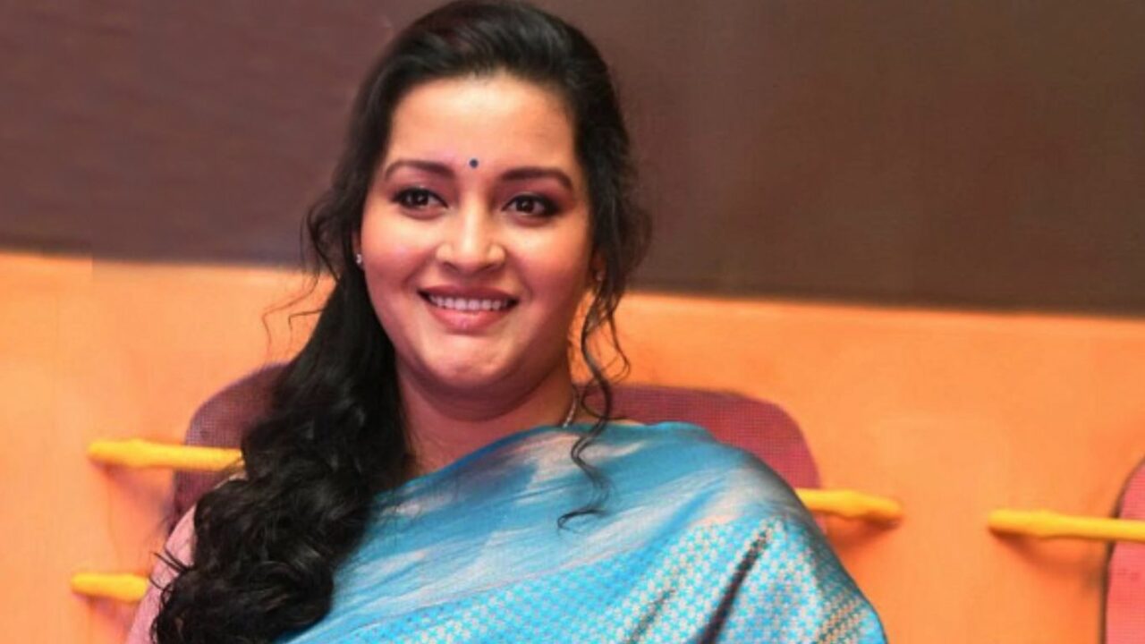Renu Desai: నేను దురదృష్టవంతురాలినా? ఆ మాట ఎంతో బాధిస్తోంది… రేణు దేశాయ్ పోస్ట్ వైరల్ - NTV Telugu