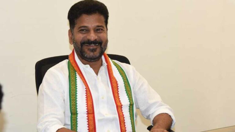 Revanth Reddy: ఢిల్లీలో కాంగ్రెస్ అధిష్టానంతో సీఎం రేవంత్ భేటీ..కీలక అంశాలపై చర్చ