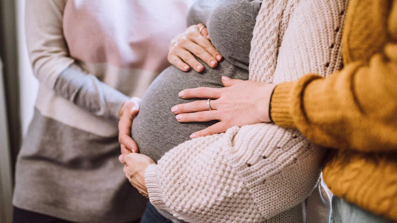 Govt Employees: ప్రభుత్వ ఉద్యోగులకు శుభవార్త.. వారికి 6 నెలల సెలవులు