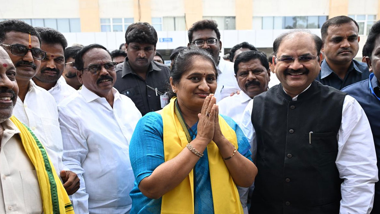 Minister Savitha: బీసీ హాస్టల్‌ను ఆకస్మికంగా తనిఖీ చేసిన మంత్రి సవిత