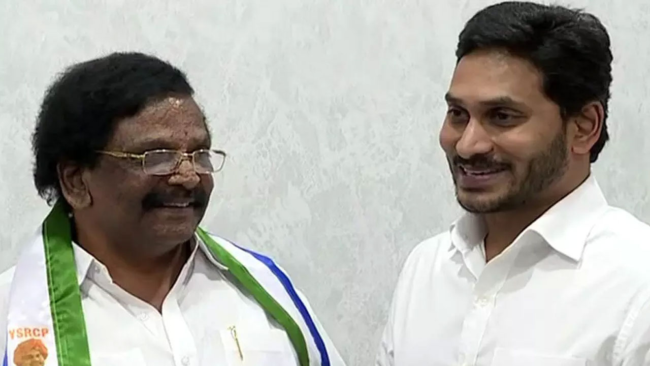 YSRCP: వైసీపీకి షాక్.. రాజీనామా చేసిన మాజీ మంత్రి