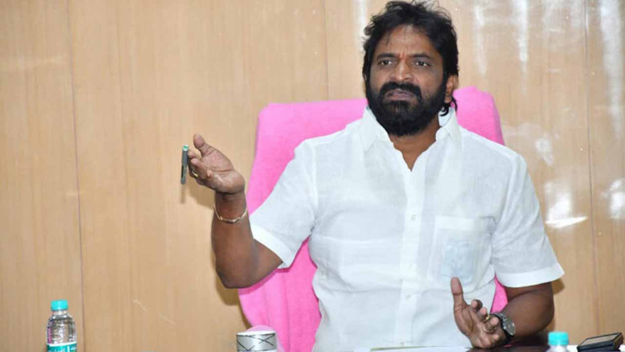 Srinivas Goud : తిరుమలలో అందరినీ సమానంగా చూడాలి..!