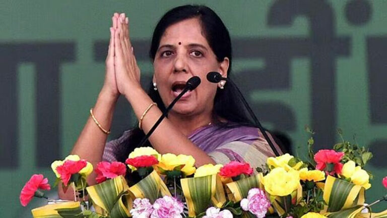 Kejriwal: సీఎం అరవింద్ కేజ్రీవాల్ భార్యకు ఢిల్లీ హైకోర్టు నోటీసులు..