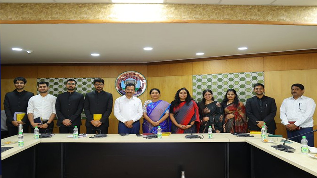 TGSRTC: బస్ భవన్‌ను సందర్శించిన ట్రైనీ ఐఏఎస్‌లు