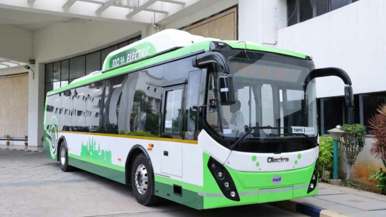 TGSRTC: ప్రయాణికులు టీజీఎస్ఆర్టీసీ గుడ్‌ న్యూస్‌.. భారీగా తగ్గిన బస్ పాస్ ధరలు