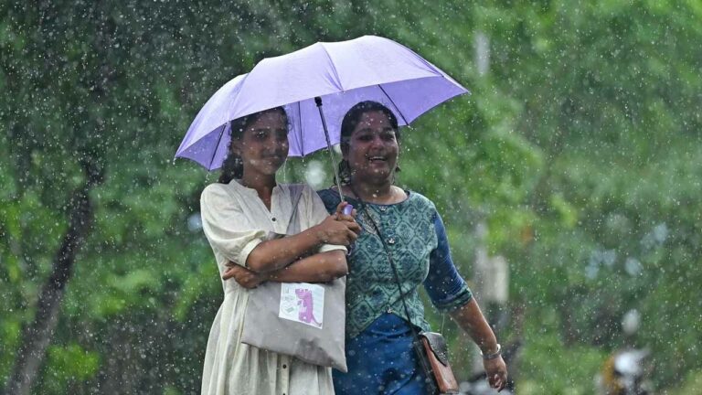 Yellow Alert: మూడు రోజులు భారీ వర్షాలు.. పలు జిల్లాలకు ఎల్లో అలర్ట్‌