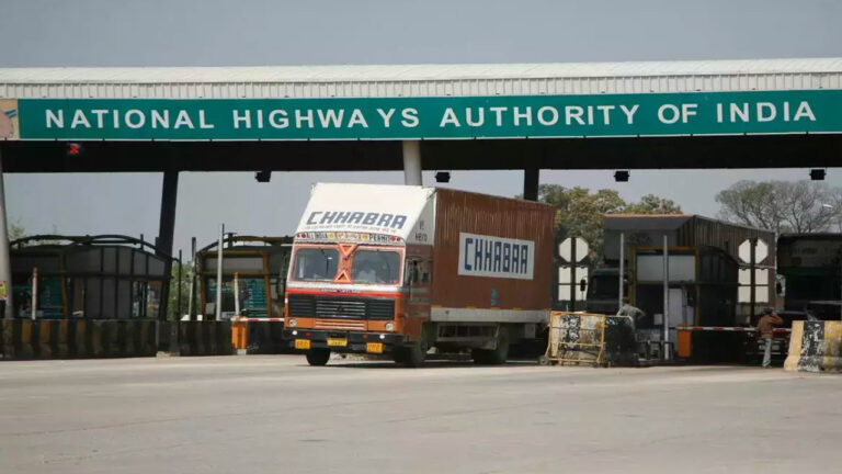 Toll Fee: వాహనదారులకు షాక్.. అమల్లోకి పెరిగిన టోల్ ఛార్జీలు