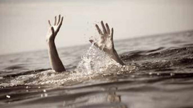 Tragedy: విషాదం.. ఈతకు వెళ్లి ముగ్గురు విద్యార్థులు గల్లంతు