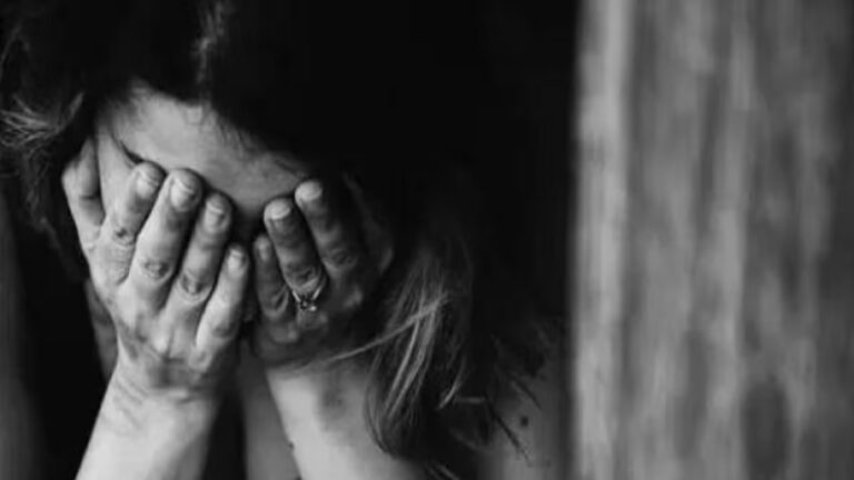 Suicide Attempt: ఎస్పీ కార్యాలయ ఆవరణలో మహిళ ఆత్మహత్యాయత్నం.. చివరికి ఏమైందంటే..?