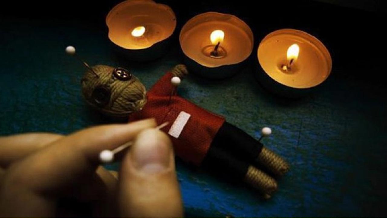 Uttar Pradesh: మంత్రాల అనుమానంతో మహిళపై దాడి.. నోట్లో మూత్రం పోసి..!