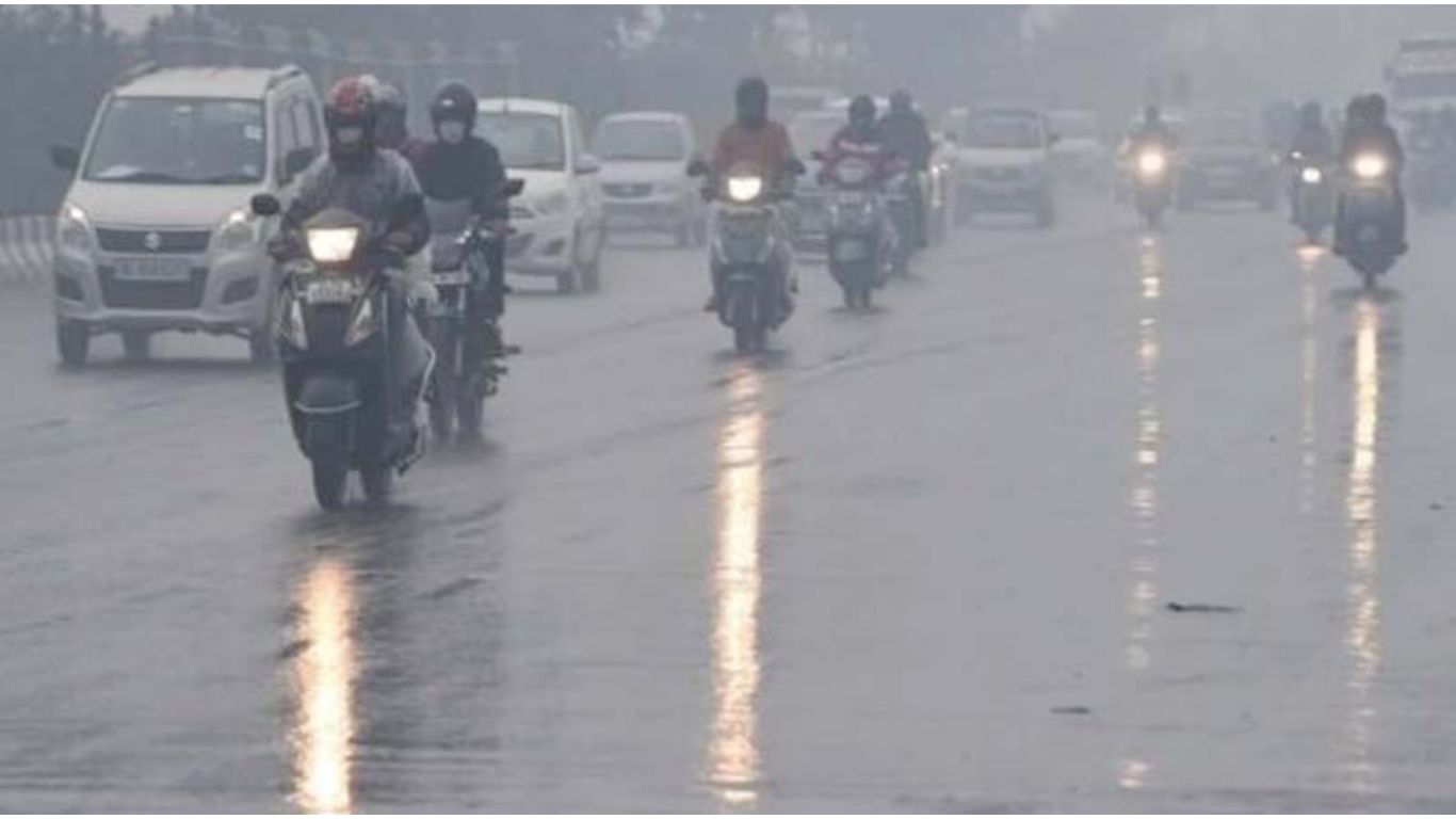 Hyderabad Rains: హైదరాబాద్ లో ఒక్కసారిగా మారిన వాతావరణం.. పలు చోట్ల వర్షాలు..