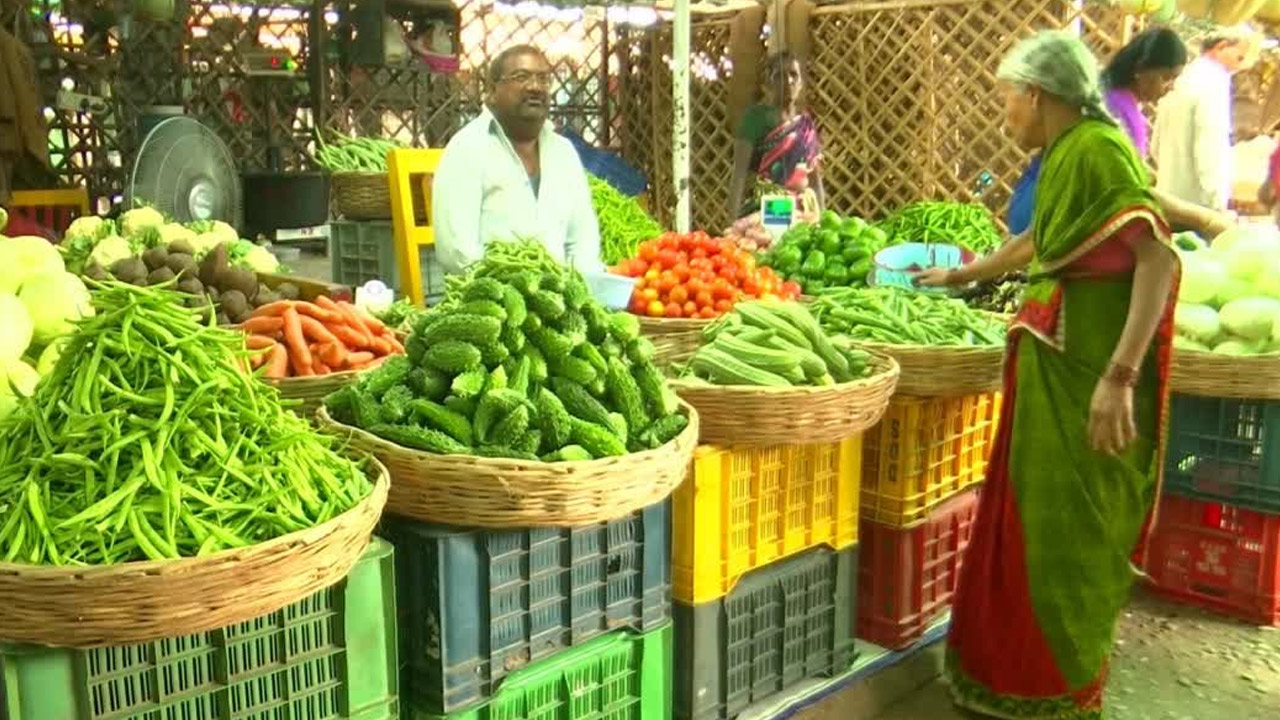 Vegetable Prices: వామ్మో ఇవేం ధరలు బాబోయ్‌!.. అమాంతం పెరిగిన కూరగాయల ధరలు