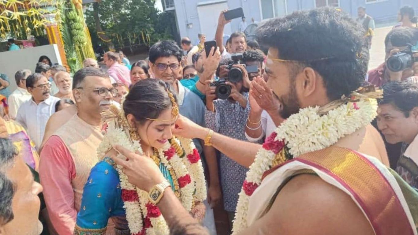 Venkatesh Iyer Marriage: ప్రేయసిని పెళ్లి చేసుకున్న టీమిండియా క్రికెటర్‌.. ఫొటోస్ వైరల్!