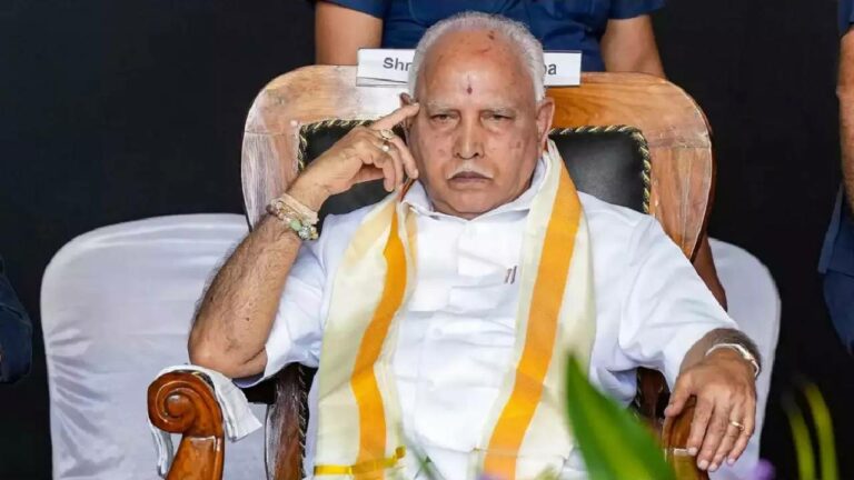 Yediyurappa: లైంగిక వేధింపుల కేసులో మాజీ సీఎంకు పోలీసుల నోటీసులు..