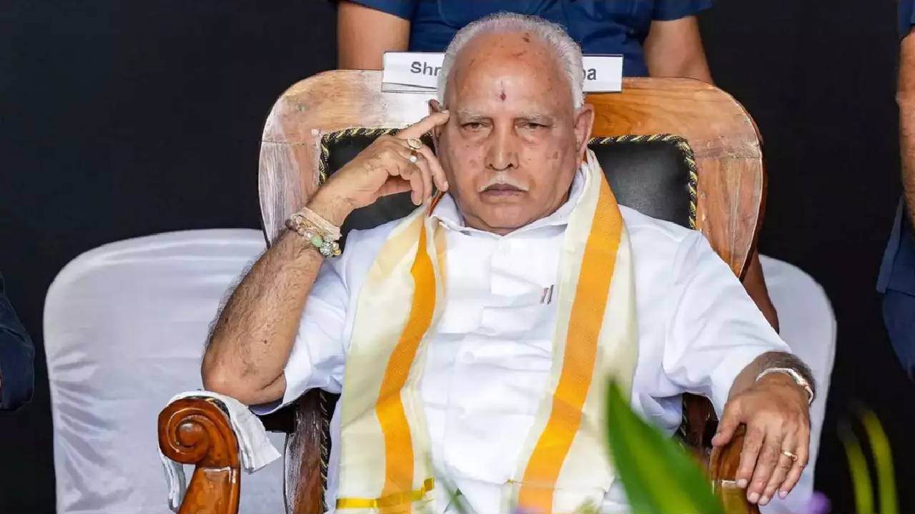 Yediyurappa: లైంగిక వేధింపుల కేసులో మాజీ సీఎంకు పోలీసుల నోటీసులు..