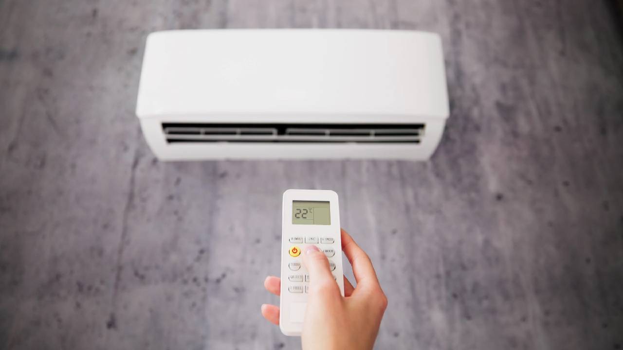 AC usage: ఎక్కువ సమయం ఏసీ‌ వాడుతున్నారా..? ఆరోగ్యం గురించి డాక్టర్ల వార్నింగ్.