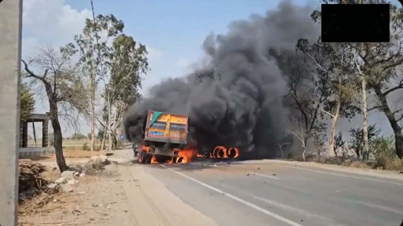 Haryana video: రెండు ట్రక్కులు ఢీ.. వాహనాలు పూర్తిగా దగ్ధం