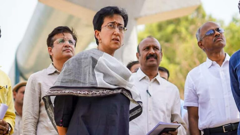 Arvind Kejriwal: జైలులో కేజ్రీవాల్‌ని కలిసిన అతిషి, రాఘవ్ చద్దా.. ఢిల్లీ నీటి సంక్షోభంపై చర్చ..