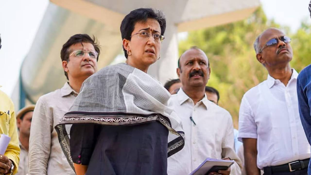 Arvind Kejriwal: జైలులో కేజ్రీవాల్‌ని కలిసిన అతిషి, రాఘవ్ చద్దా.. ఢిల్లీ నీటి సంక్షోభంపై చర్చ..