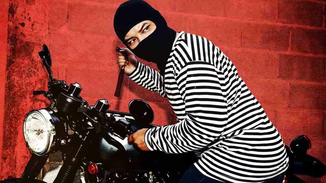 Bike Thieves: పార్కింగ్‌ వాహనాలే టార్గెట్‌.. మాస్టర్‌ కీ సాయంతో దొంగతనం