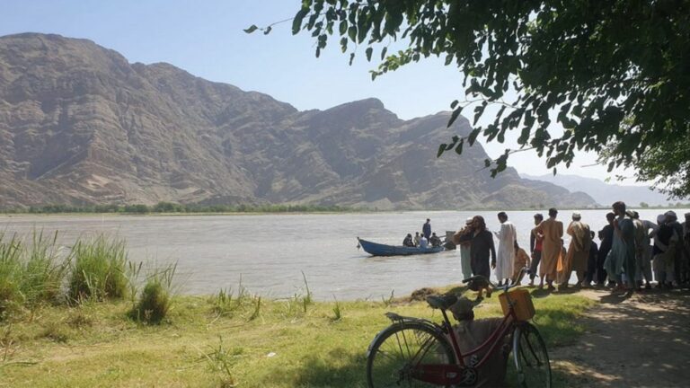 Afghanistan: నదిని దాటుతుండగా పడవ బోల్తా.. 20 మంది దుర్మరణం..