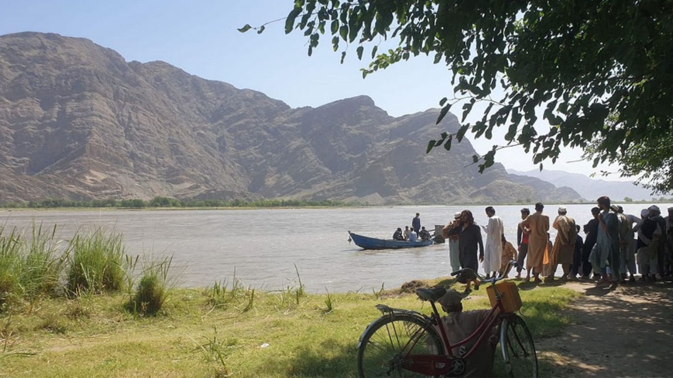 Afghanistan: నదిని దాటుతుండగా పడవ బోల్తా.. 20 మంది దుర్మరణం..