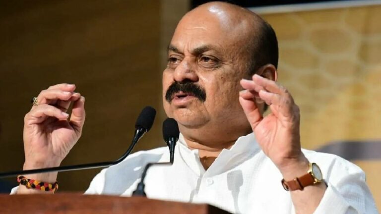 Karnataka: కర్ణాటక రాజకీయాల్లో త్వరలో కీలక పరిణామాలు.. మాజీ సీఎం సంచలన వ్యాఖ్యలు..