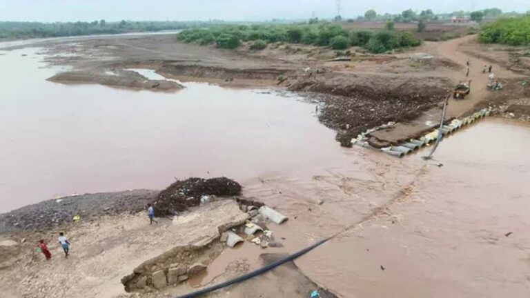 Rain Effect : కొట్టుకుపోయిన వంతెన.. 40 గ్రామాలకు రాకపోకలు బంద్‌