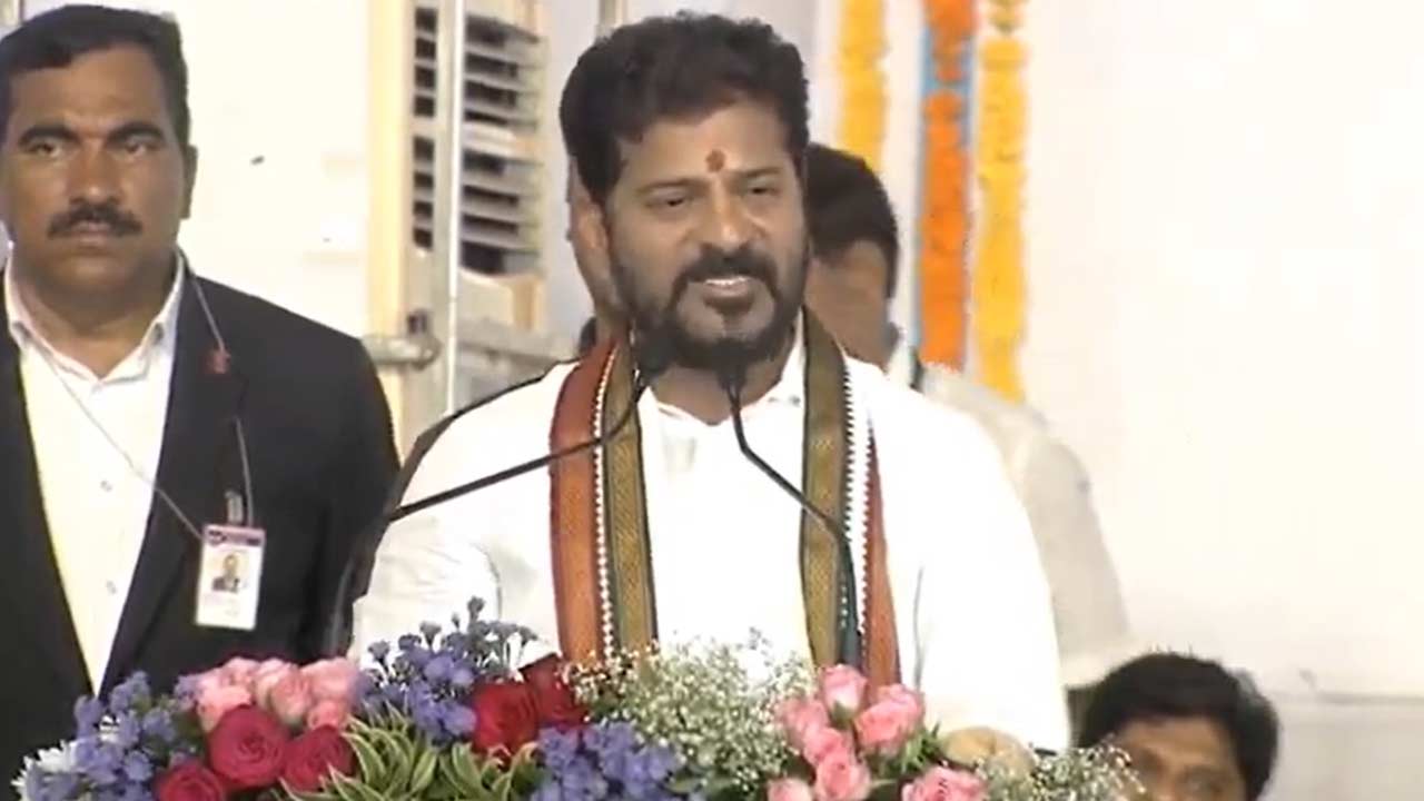 CM Revanth: ఈ ప్రభుత్వాన్ని పడగొడతామని ఆంబోతుల్లా మాట్లాడుతున్నారు.. సీఎం తీవ్ర విమర్శలు