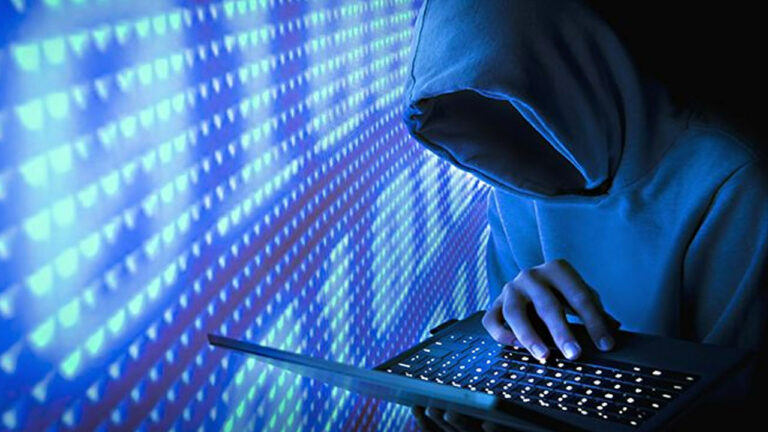 AP Crime: డ్రగ్స్‌ కేసులో ఉన్నారని బెదిరింపులు.. మహిళా ఉద్యోగి నుంచి రూ.32 లక్షలు కొట్టేసిన కేటుగాళ్లు