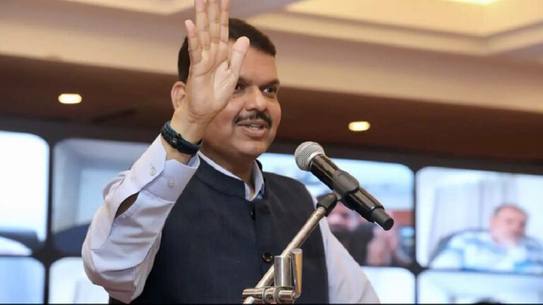 Devendra Fadnavis: ఛత్రపతి మాకు స్పూర్తి, పారిపోయే ప్రసక్తే లేదు.. రాజీనామాపై వెనక్కి తగ్గిన ఫడ్నవీస్..