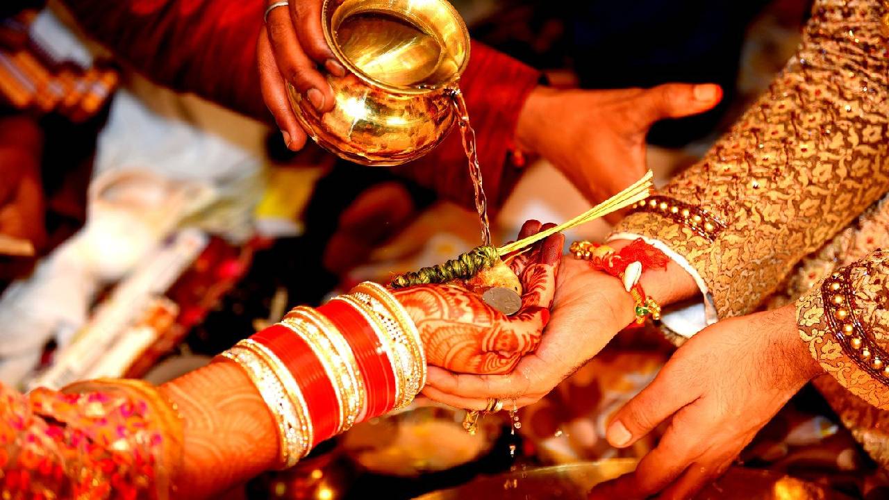 Indian Weddings: చదువుల కన్నా “వివాహాల”పై ఎక్కువగా ఖర్చు చేస్తున్న భారతీయులు..