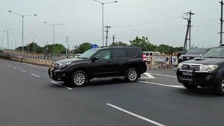 YS Jagan Convoy: జగన్ కాన్వాయ్‌లో తృటిలో తప్పిన ప్రమాదం..