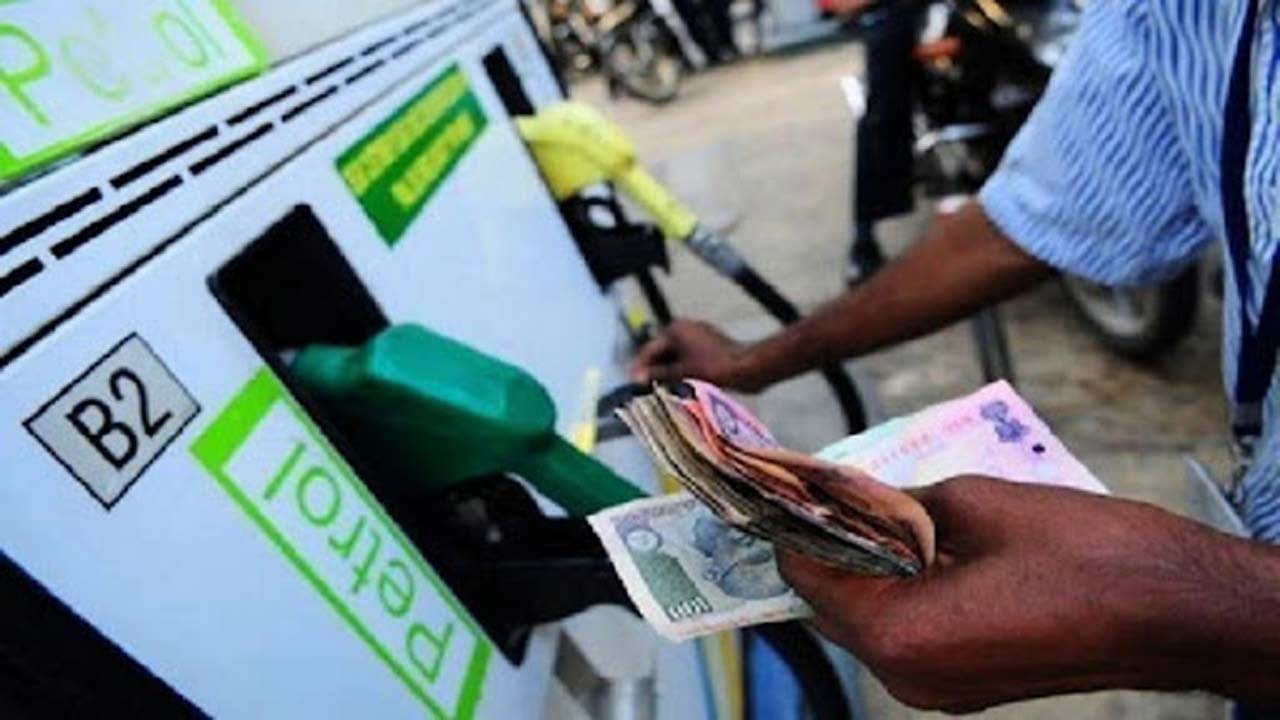 Petrol: వాహనదారులకు షాక్.. కర్ణాటకలో పెరిగిన పెట్రోల్, డీజిల్ ధరలు