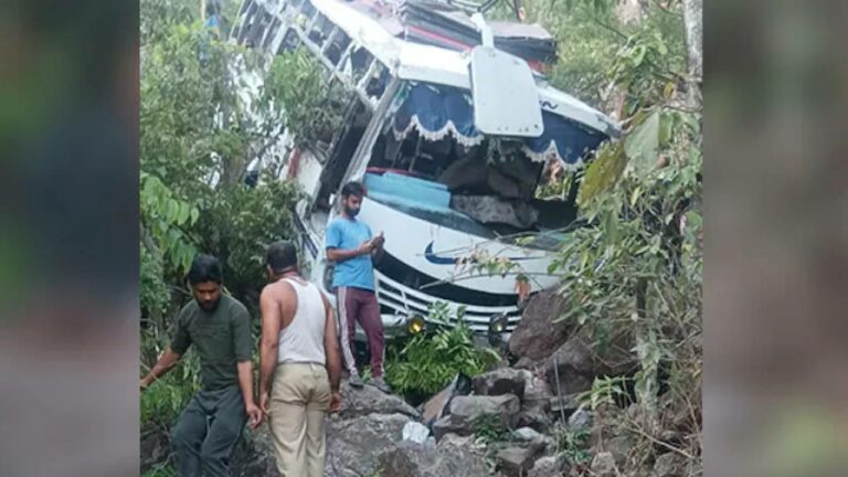 Jammu Kashmir: యాత్రికుల బస్సుపై ఉగ్రవాద దాడి.. 10 మంది మృతి..