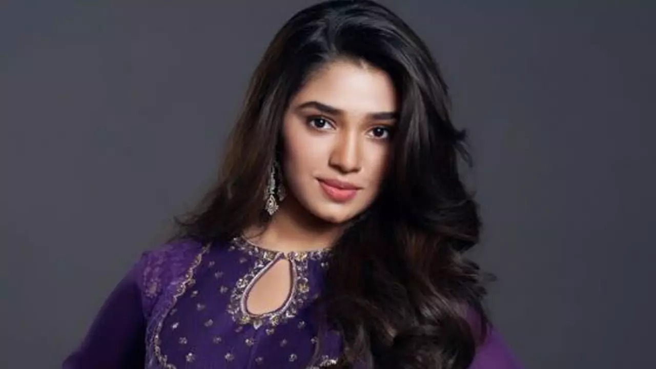 Krithi Shetty: ఆ పుస్తకం వల్లే ఇంత అందం.. కృతి శెట్టి బ్యూటీ సీక్రెట్ లీక్