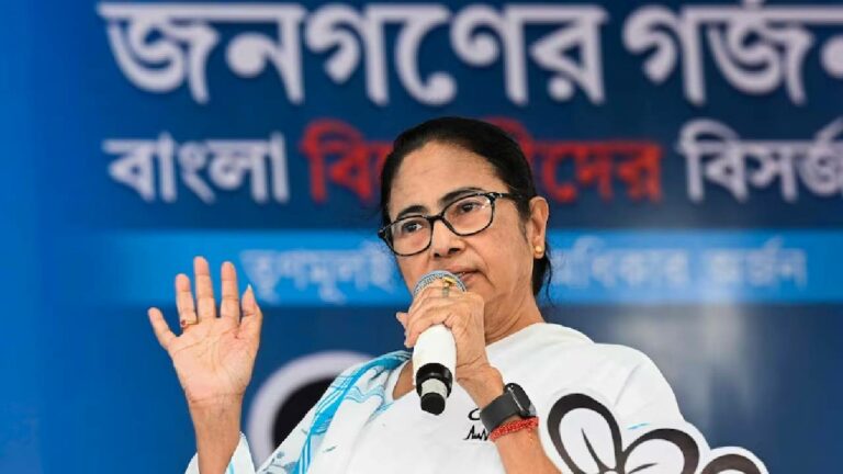Mamata Banerjee: ఎగ్జిట్ పోల్స్‌ని అంగీకరించేదే లేదు.. ధైర్యంగా ఉండాలన్న మమతా బెనర్జీ..