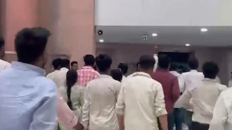 NTA: ఎన్టీఏ భవనాన్ని ముట్టడించి, లాక్ చేసిన కాంగ్రెస్ విద్యార్థి విభాగం..