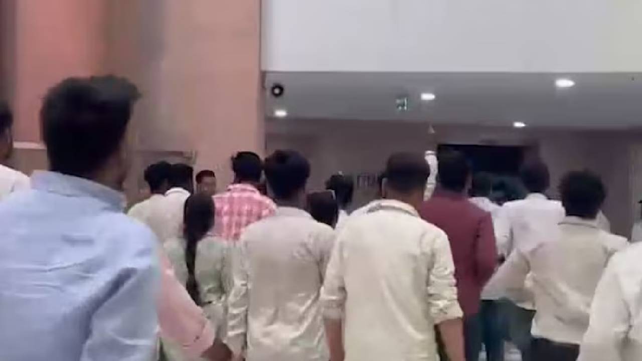 NTA: ఎన్టీఏ భవనాన్ని ముట్టడించి, లాక్ చేసిన కాంగ్రెస్ విద్యార్థి విభాగం..