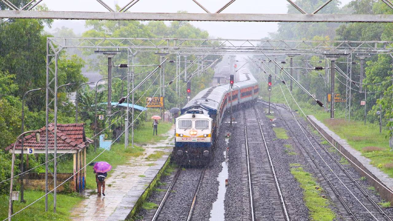 Vijayawada Trains: రైలు ప్రయాణికులకు తీపి కబురు.. గతంలో రద్దైన విజయవాడ రైళ్ల పునరుద్ధరణ